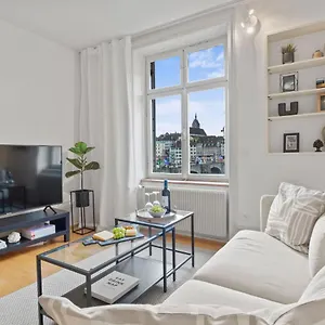 https://neu-citywohnung-mit-rheinblick.hotelsbaselswitzerland.com